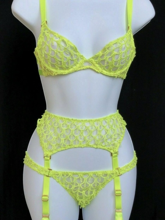 Agent Provocateur Other - Set of 4: Agent Provocateur AXISL Bra 32B, Suspender 2, Brief, Thong 2, Lime